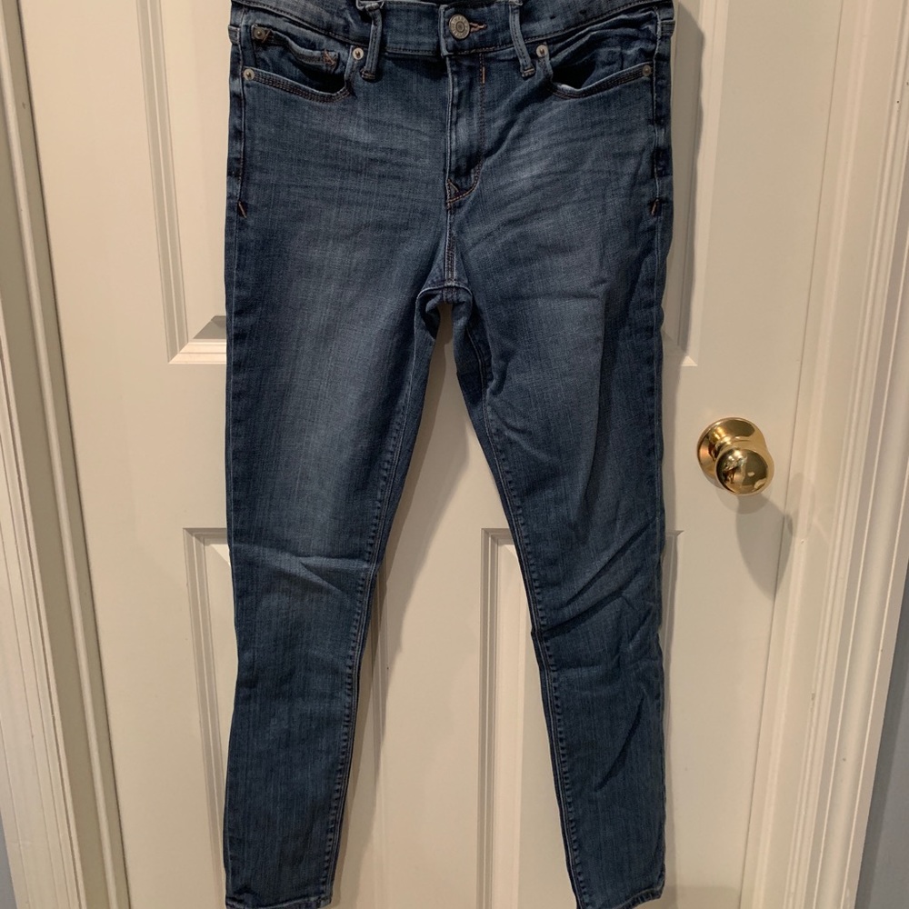 Medium wash skinny jean